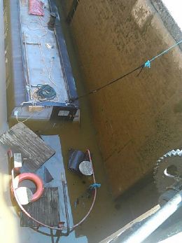 Sunken boat in Thurlwood Top Lock