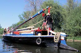 Albion's mast being lowered