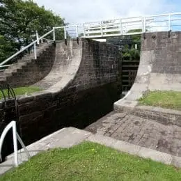 Massive stone construction