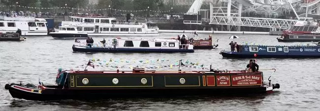Hired narrowboats banned from Tidal Thames 2 Narrowboats on Tidal Thames