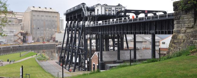 June breakdowns, sinkings, gales, fire & pollution! 4 Anderton Boat Lift